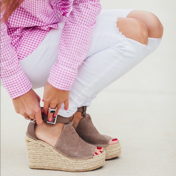 marc fisher annie perforated espadrille